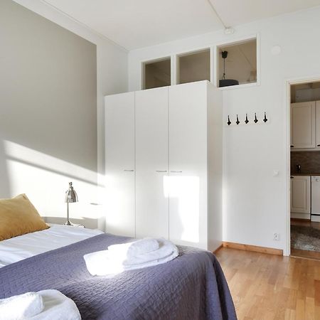 Kotimaailma Apartments Kamppi - 3Br In The Center With Key Code Helsingfors Exteriör bild