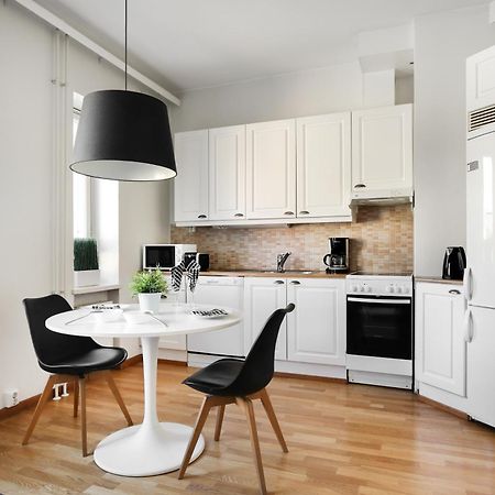 Kotimaailma Apartments Kamppi - 3Br In The Center With Key Code Helsingfors Exteriör bild